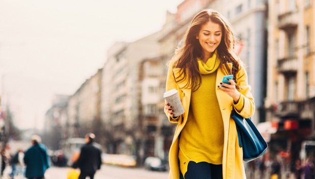 A woman checks her retirement savings on the go with the Schwab Workplace Retirement App.